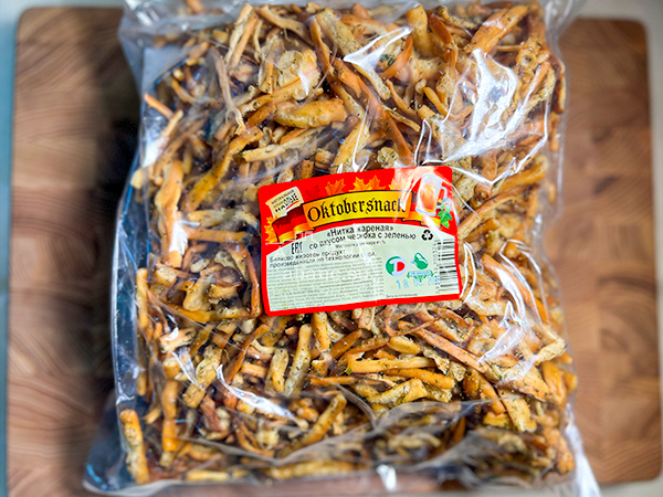 Нитка ЖАРЕНАЯ "Чеснок с зеленью" Oktobersnack 1 кг (сырный продукт) в Красково